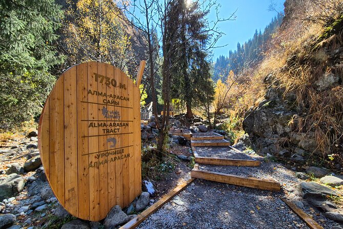 Alma-Arasan & Ayusai Mountain Gorges with Hot Springs Tour - Reaching Ayusai Waterfall