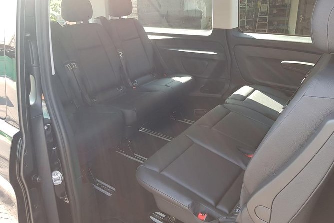 Almaty Airport Transfer Mercedes V-Class - How the service handles communication
