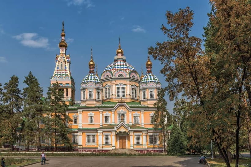 Almaty: Medeu, Shymbulak, and Koktobe Day Tour - Guides, transport, and the long-day rhythm