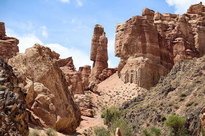Discovering 6 Stunning Sights on Private Tour of Charyn Canyon - Walking through Castle Valley for 2.5 kilometers