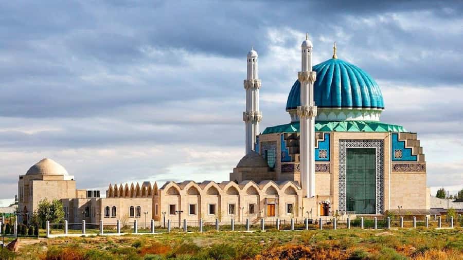 Turkestan Gloriously Isolated - Day Tour from Tashkent - The long road through southern Kazakhstan